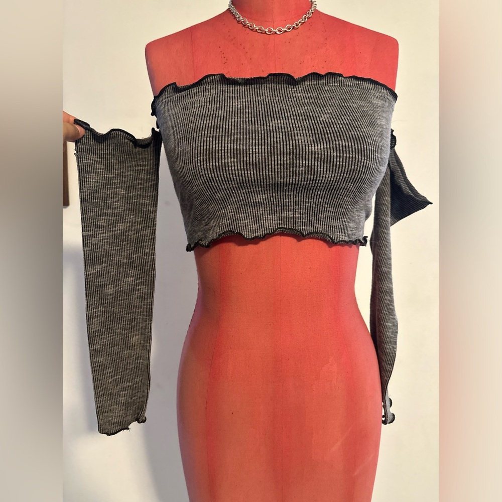 Wholesale Grey Off The Shoulder Long Sleeve crop top
